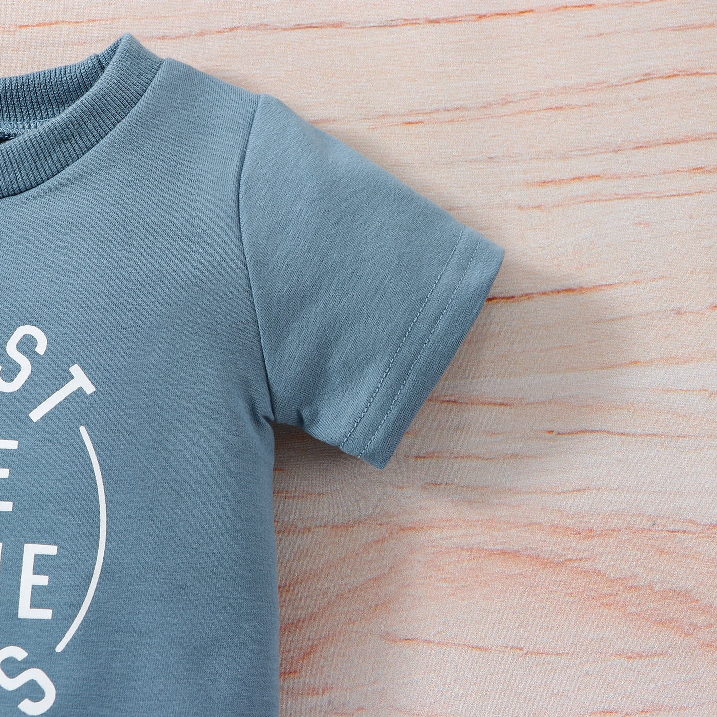 rinted Shirt & Solid Color Shorts for Spring & Summer